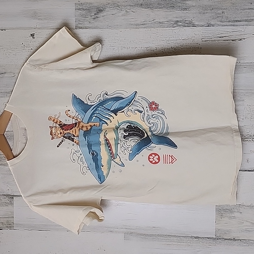 Threadless cream Catana shark designed by Vincent Trinidad tshirt Size Medium